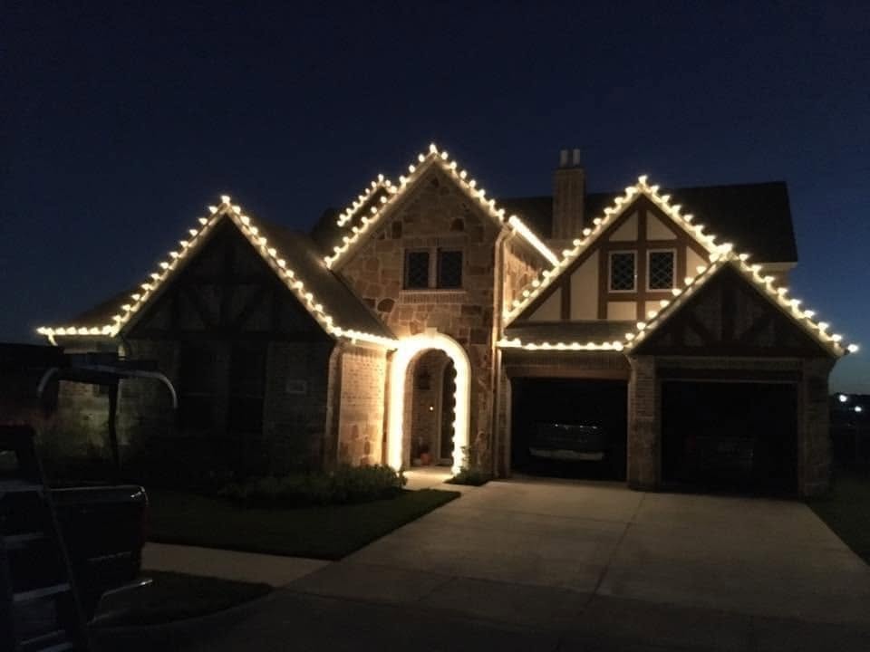 Retail shopping center holiday lighting